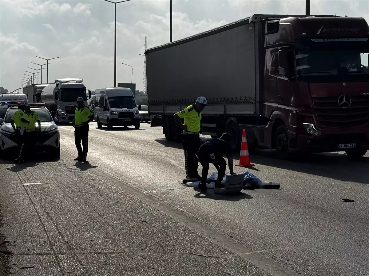 Adana’da Tırın Çarptığı Yaya Hayatını Kaybetti